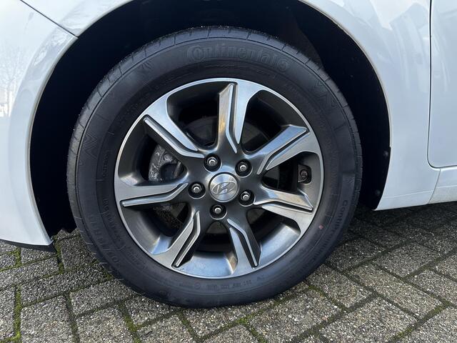 Hyundai IX20 1.4i Go! | Luxe & Comfort | Schuifdak ? | Navi ? | Camera ? | Verwarming ? | Hoge zit !