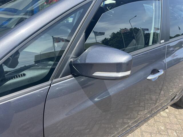 Hyundai IX20 1.6i Premium l Automaat, Stoel/stuur-verwarming, Camera, Cruise control, Multi-functioneel stuurwiel, Parkeersensoren achter, Lichtmetalen velgen,