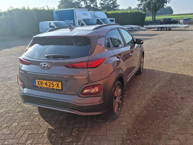 Hyundai Kona EV PREMIUM 64 KWH
