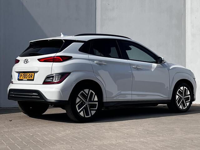 Hyundai Kona EV Fashion 64 kWh Automaat / Dealer onderhouden / Facelift / SoH accu 100 % / Warmtepomp / HUD / Navi / Apple Carplay Android /
