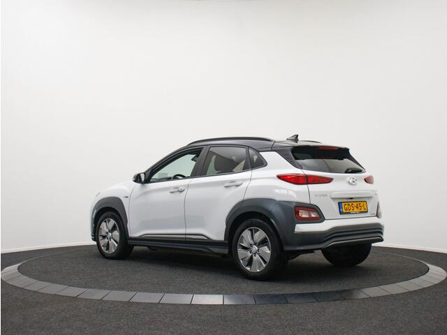Hyundai Kona EV Premium 64 kWh | 3-Fase | Zwart dak | Weinig km!