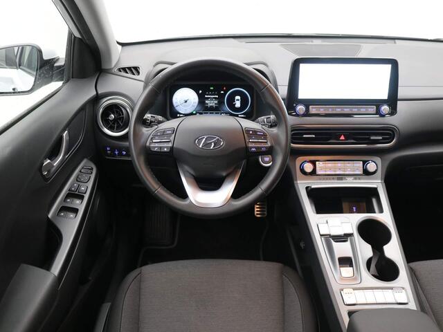 Hyundai Kona EV Fashion 64 kWh / 3-Fase laden / Navigatie / Bluelink / Climate Control / Airconditioning / Cruise Control / Keyless Entry