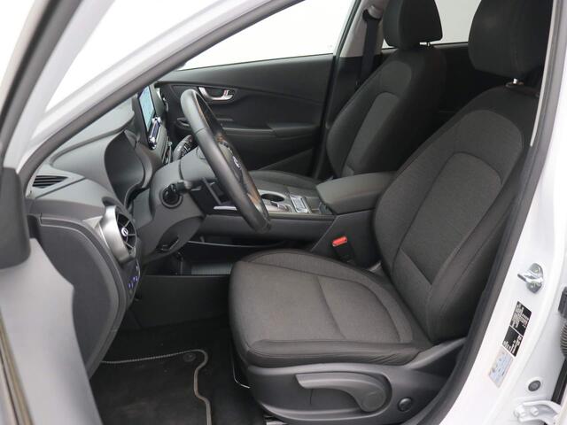 Hyundai Kona EV Fashion 64 kWh / 3-Fase laden / Navigatie / Bluelink / Climate Control / Airconditioning / Cruise Control / Keyless Entry