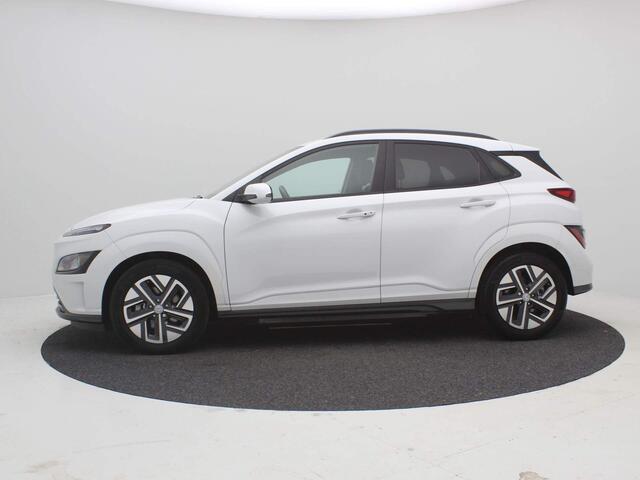 Hyundai Kona EV Fashion 64 kWh / 3-Fase laden / Navigatie / Bluelink / Climate Control / Airconditioning / Cruise Control / Keyless Entry