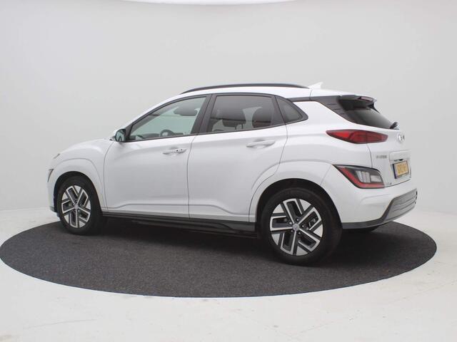 Hyundai Kona EV Fashion 64 kWh / 3-Fase laden / Navigatie / Bluelink / Climate Control / Airconditioning / Cruise Control / Keyless Entry