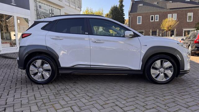 Hyundai Kona EV Fashion 64 kWh | Volledig Hyundai onderhouden |