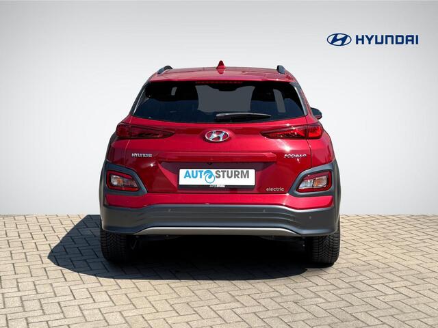 Hyundai Kona EV Premium 64 kWh | Head-Up Display | Navigatie | Camera | Leder | Adapt. Cruise Control | Stuur- + Stoelverwarming | Rijklaarprijs!