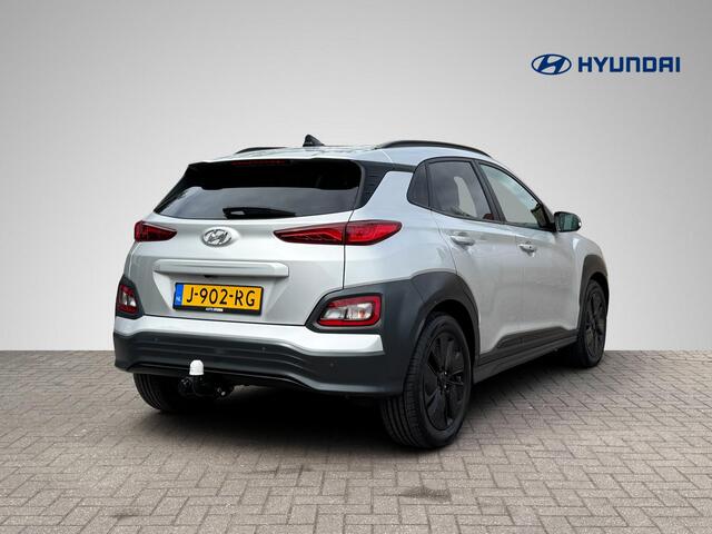 Hyundai Kona EV Premium 64 kWh 3-Fase Lader | Schuif-/Kanteldak | Navigatie | Stoelventilatie + -verwarming | Head-Up Display | Leder | Adapt. Cruise Control | Rijklaarprijs!