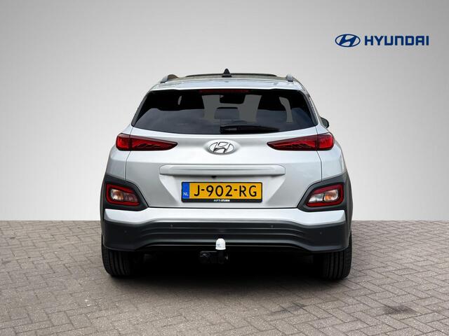 Hyundai Kona EV Premium 64 kWh 3-Fase Lader | Schuif-/Kanteldak | Navigatie | Stoelventilatie + -verwarming | Head-Up Display | Leder | Adapt. Cruise Control | Rijklaarprijs!