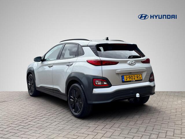 Hyundai Kona EV Premium 64 kWh 3-Fase Lader | Schuif-/Kanteldak | Navigatie | Stoelventilatie + -verwarming | Head-Up Display | Leder | Adapt. Cruise Control | Rijklaarprijs!