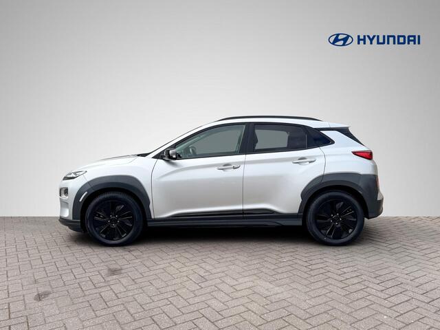 Hyundai Kona EV Premium 64 kWh 3-Fase Lader | Schuif-/Kanteldak | Navigatie | Stoelventilatie + -verwarming | Head-Up Display | Leder | Adapt. Cruise Control | Rijklaarprijs!