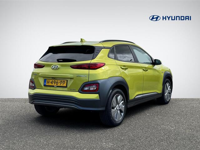 Hyundai Kona EV Premium 64 kWh 3-Fase Lader | Navigatie | Stoelventilatie + -verwarming | Head-Up Display | Leder | Adapt. Cruise Control | Rijklaarprijs!