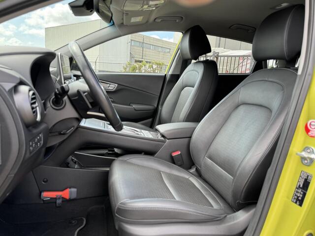 Hyundai Kona EV Premium 64 kWh 3-Fase Lader | Navigatie | Stoelventilatie + -verwarming | Head-Up Display | Leder | Adapt. Cruise Control | Rijklaarprijs!