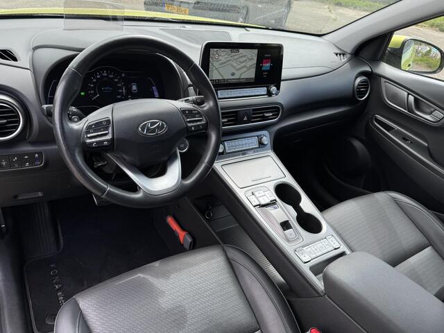Hyundai Kona EV Premium 64 kWh 3-Fase Lader | Navigatie | Stoelventilatie + -verwarming | Head-Up Display | Leder | Adapt. Cruise Control | Rijklaarprijs!