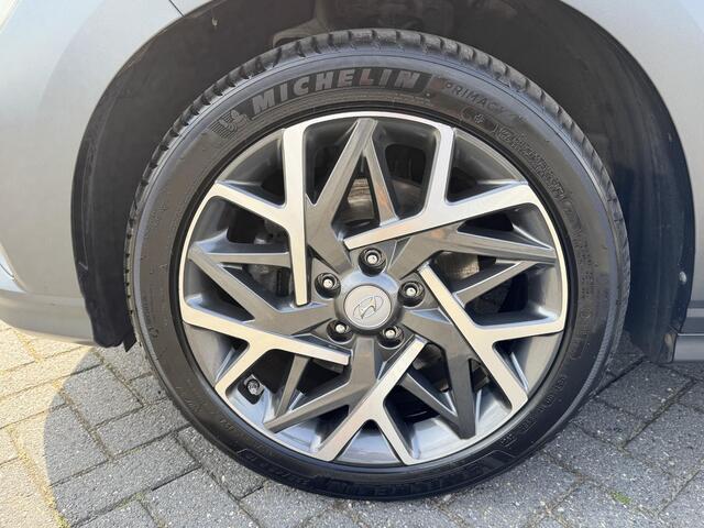 Hyundai Kona 1.6 GDI HEV Premium / Stoelverkoeling & Verwarming Voorzijde / Navigatie / Cruise Control Adaptief / Climate Control / Head Up Display /