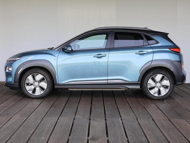 Hyundai Kona EV Premium 64 kWh | Elektrisch | Stoelverwarming/koeling | ACC |