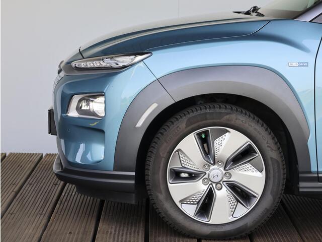 Hyundai Kona EV Premium 64 kWh | Elektrisch | Stoelverwarming/koeling | ACC |