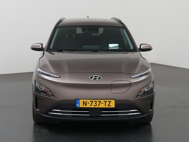 Hyundai Kona EV Fashion 64 kWh | Navigatiesysteem | Parkeercamera | Head Up Display | Cruise control Adaptief