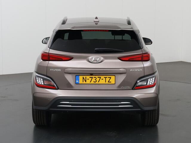 Hyundai Kona EV Fashion 64 kWh | Navigatiesysteem | Parkeercamera | Head Up Display | Cruise control Adaptief