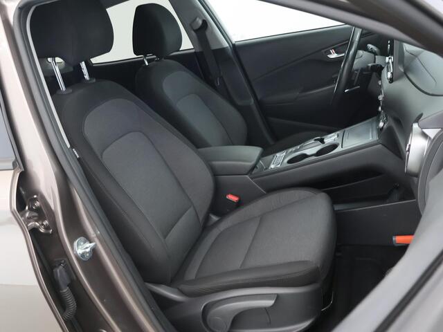 Hyundai Kona EV Fashion 64 kWh | Navigatiesysteem | Parkeercamera | Head Up Display | Cruise control Adaptief