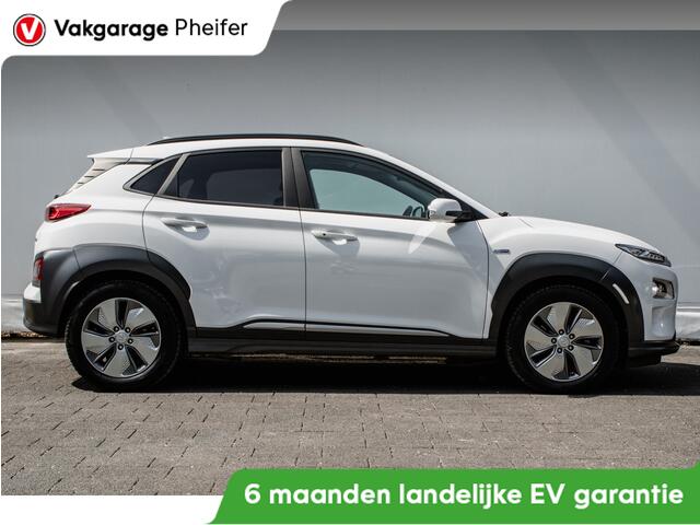 Hyundai Kona EV Premium 64 kWh 204pk 3-Fase/ Elek. schuifdak/ Camera/ Lederen int./ Stuur+stoelverwarming/ Krell audio