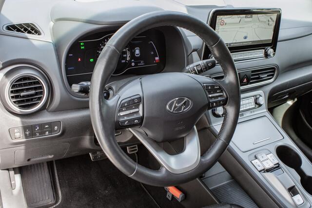 Hyundai Kona EV Premium 64 kWh 204pk 3-Fase/ Elek. schuifdak/ Camera/ Lederen int./ Stuur+stoelverwarming/ Krell audio