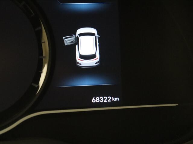Hyundai Kona EV Premium 64 kWh Automaat | Navigatie | Trekhaak | Lederen bekleding