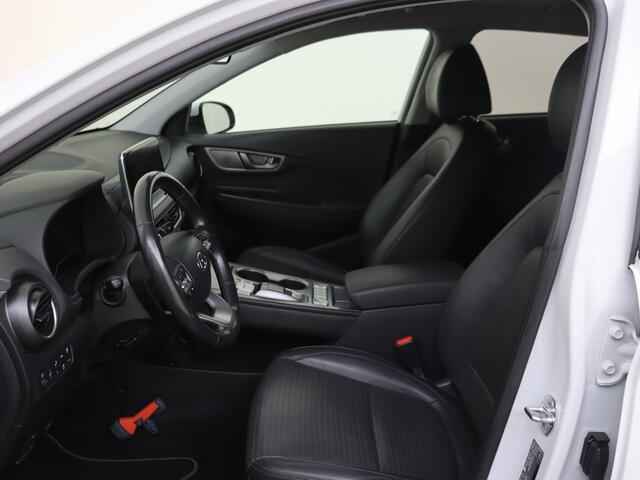 Hyundai Kona EV Premium 64 kWh Automaat | Navigatie | Trekhaak | Lederen bekleding