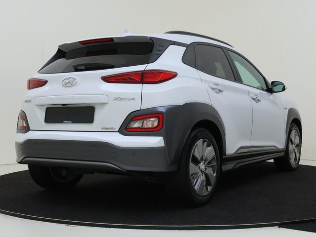 Hyundai Kona EV Premium 64 kWh Automaat | Navigatie | Trekhaak | Lederen bekleding
