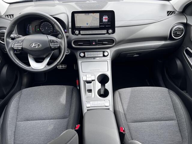 Hyundai Kona EV Fashion 64 kWh / Accu SoH 100 % / WLTP 484 km / CSS snelladen / Drie fase / Warmtepomp / HUD / Navi / Apple Carplay Android /