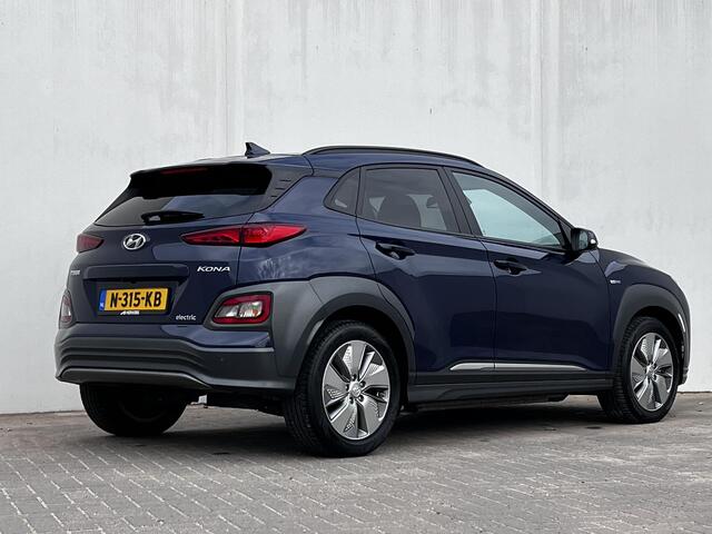 Hyundai Kona EV Fashion 64 kWh / Accu SoH 100 % / WLTP 484 km / CSS snelladen / Drie fase / Warmtepomp / HUD / Navi / Apple Carplay Android /