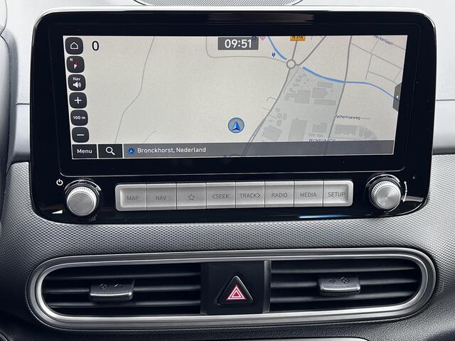 Hyundai Kona EV Fashion 64 kWh / Accu SoH 100 % / WLTP 484 km / CSS snelladen / Drie fase / Warmtepomp / HUD / Navi / Apple Carplay Android /