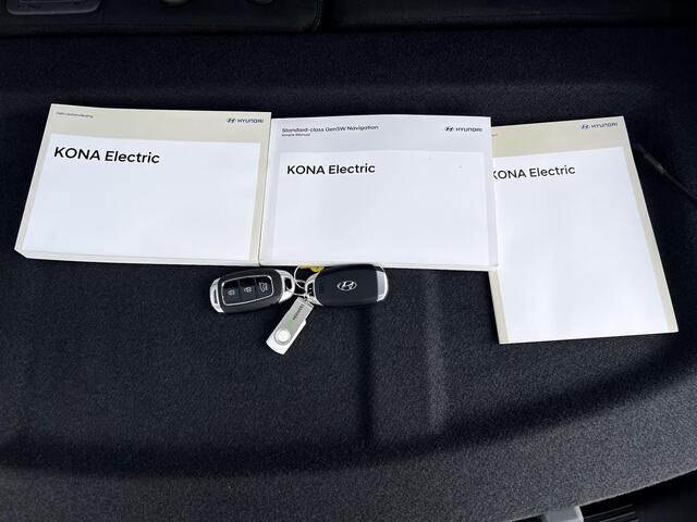 Hyundai Kona EV Fashion 64 kWh / Accu SoH 100 % / WLTP 484 km / CSS snelladen / Drie fase / Warmtepomp / HUD / Navi / Apple Carplay Android /