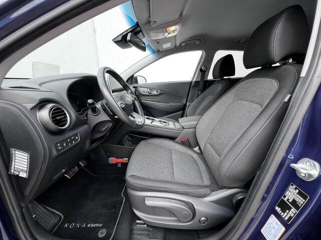 Hyundai Kona EV Fashion 64 kWh / Accu SoH 100 % / WLTP 484 km / CSS snelladen / Drie fase / Warmtepomp / HUD / Navi / Apple Carplay Android /