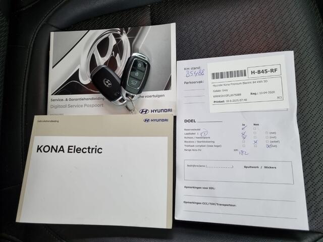 Hyundai Kona EV Premium 64 kWh (204 PK) 2e-Eig. & Keurig-Onderh. BOVAG-Garantie. NL-Auto. 3-Fase, Half-Leer, Warmtepomp, Navigatie/Apple-Carplay/Android-Auto, Adaptive-Cruisecontrol, Keyless-Entry/Start, Achteruitrijcamera, Stoel/ Head-Up, Gevent.-Voorstoelen, Premium