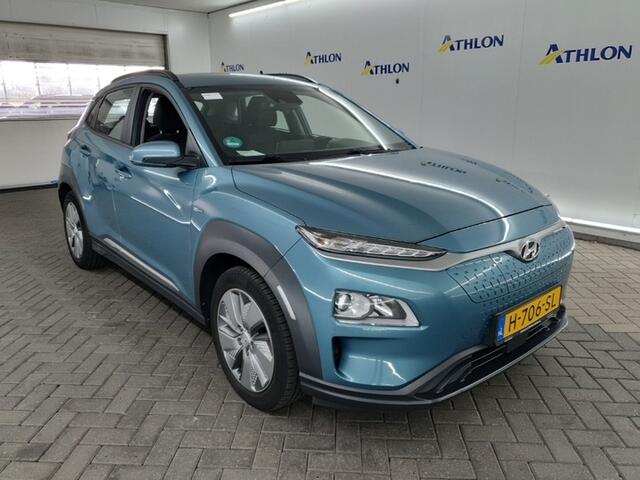 Hyundai Kona EV Comfort 64 kWh (204 PK) 1e-Eig. & Dealer-Onderh. BOVAG-Garantie. NL-Auto. 3-Fase, Warmtepomp, Navigatie/Apple-Carplay/Android-Auto, Adaptive-Cruisecontrol, Keyless-Entry/Start, Achteruitrijcamera, Parkeersensoren, DAB, Lm-Velgen-17Inch, Privacy-Glas