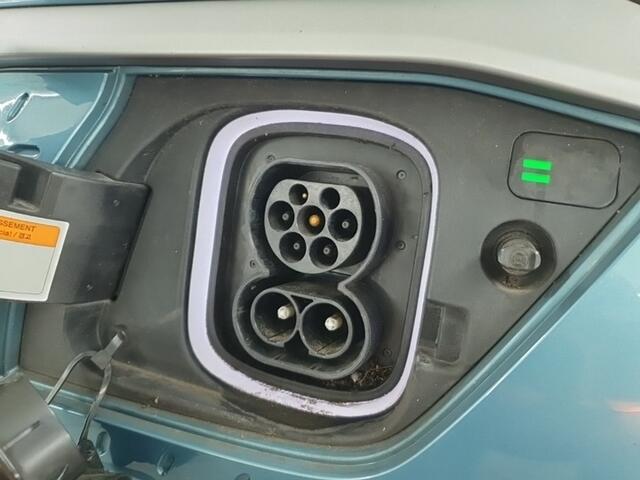 Hyundai Kona EV Comfort 64 kWh (204 PK) 1e-Eig. & Dealer-Onderh. BOVAG-Garantie. NL-Auto. 3-Fase, Warmtepomp, Navigatie/Apple-Carplay/Android-Auto, Adaptive-Cruisecontrol, Keyless-Entry/Start, Achteruitrijcamera, Parkeersensoren, DAB, Lm-Velgen-17Inch, Privacy-Glas