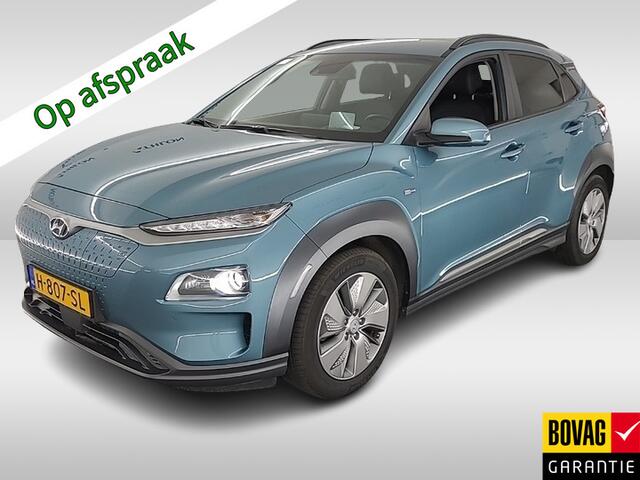 Hyundai Kona EV Premium 64 kWh (204 PK) 1e-Eig. & Keurig-Onderh. BOVAG-Garantie. NL-Auto. 3-Fase, Warmtepomp, Half-Leer, Navigatie/Apple-Carplay/Android-Auto, Adaptive-Cruisecontrol, Keyless-Entry/Start, Parkeersensoren-V+A, wachten met adverteren Achteruitrijcamera, 