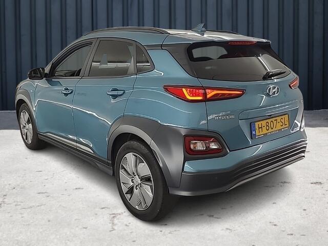 Hyundai Kona EV Premium 64 kWh (204 PK) 1e-Eig. & Keurig-Onderh. BOVAG-Garantie. NL-Auto. 3-Fase, Warmtepomp, Half-Leer, Navigatie/Apple-Carplay/Android-Auto, Adaptive-Cruisecontrol, Keyless-Entry/Start, Parkeersensoren-V+A, wachten met adverteren Achteruitrijcamera, 