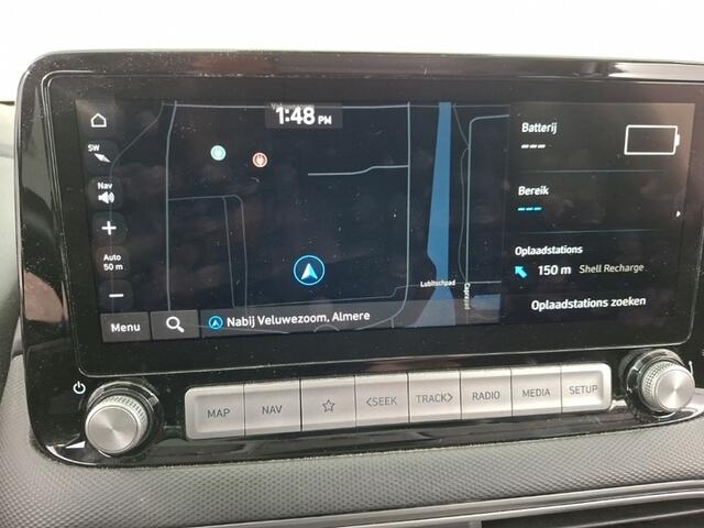 Hyundai Kona EV Fashion 64 kWh (204 PK) 2e-Eig,. & Dealer-Onderh. BOVAG-Garantie. NL-Auto. 3-Fase, Schuifkanteldak, Warmtepomp, Navigatie/Apple-Carplay/Android-Auto, Parkeersensoren, Achteruitrijcamera, Head-Up, Keyless-Entry/Start Premium-Audio, DAB, Lm-Velgen-17Inch