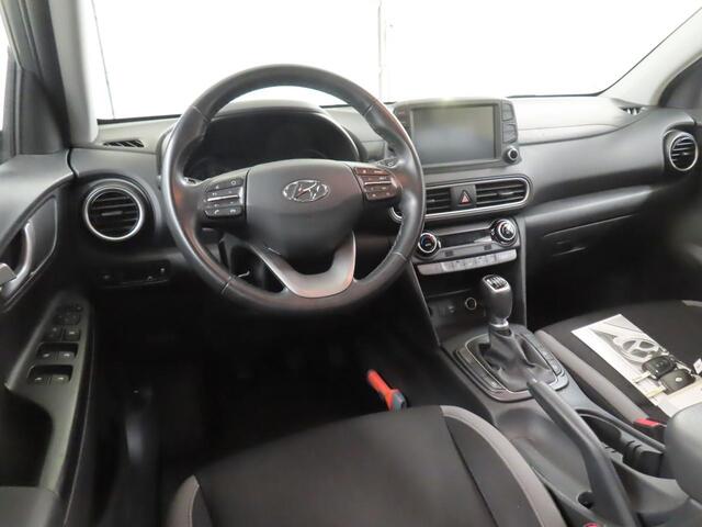 Hyundai Kona 1.0 T-GDI Comfort (120 PK) 1e-Eig. & Keurig-Onderh. BOVAG-Garantie. NL-Auto. Navigatie/Apple-Carplay/Android-Auto, Cruisecontrol, Achteruitrijcamera, Parkeersensoren, DAB, Lm-Velgen-16Inch, Privacy-Glas