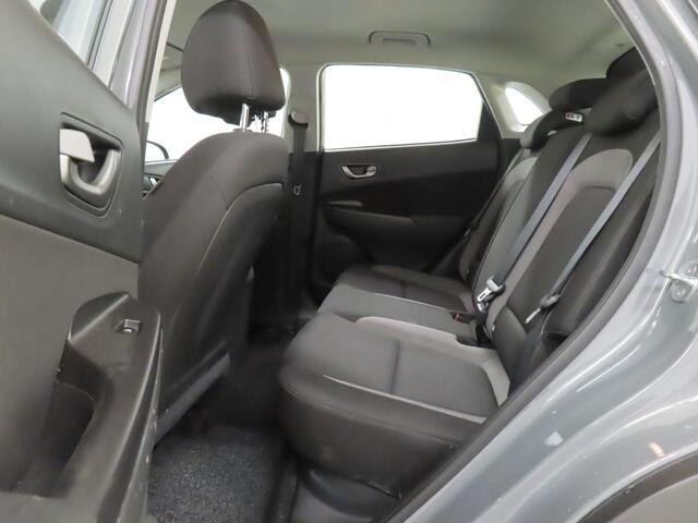 Hyundai Kona 1.0 T-GDI Comfort (120 PK) 1e-Eig. & Keurig-Onderh. BOVAG-Garantie. NL-Auto. Navigatie/Apple-Carplay/Android-Auto, Cruisecontrol, Achteruitrijcamera, Parkeersensoren, DAB, Lm-Velgen-16Inch, Privacy-Glas
