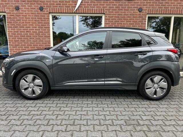 Hyundai Kona EV Comfort 64 kWh 3 FASE / CAMERA / TREKHAAK / CARPLAY / ANDROID