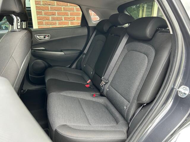 Hyundai Kona EV Comfort 64 kWh 3 FASE / CAMERA / TREKHAAK / CARPLAY / ANDROID