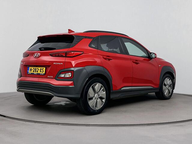 Hyundai Kona EV Premium 64 kWh | Apple\Android carplay | Navi | Cruise control | Climate control | Electrische verstelbare stoelen met stoelverwarming\verkoeling | Stuurverwarming |
