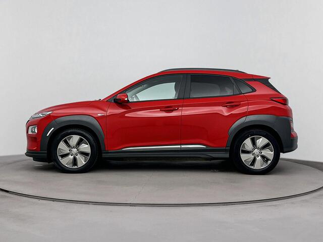 Hyundai Kona EV Premium 64 kWh | Apple\Android carplay | Navi | Cruise control | Climate control | Electrische verstelbare stoelen met stoelverwarming\verkoeling | Stuurverwarming |