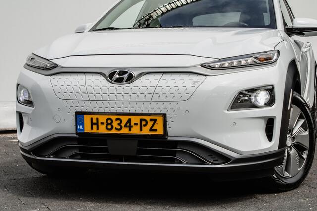 Hyundai Kona EV Premium 64 kWh 3-Fase/ Camera/ Krell audio/ Stoel-stuurverwarming/ Carplay/ Stoelventilatie