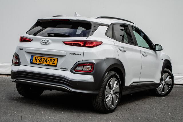 Hyundai Kona EV Premium 64 kWh 3-Fase/ Camera/ Krell audio/ Stoel-stuurverwarming/ Carplay/ Stoelventilatie