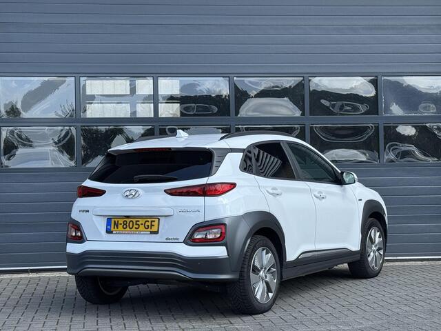 Hyundai Kona EV FASHION 64 KWH I 3 FASE LADEN I SCHUIF/KANTELDAK I APPLE CARPLAY I CRUISE CONTROL I ACHTERUITRIJCAMERA
