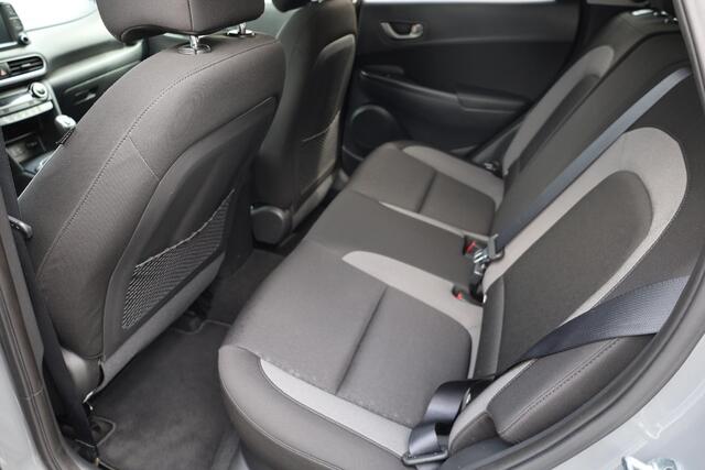 Hyundai Kona 1.0 T-GDI Comfort CARPLAY CAMERA STOEL/STUURVERW. HILL-HOLD DAB CRUISE CLIMA KRELL-AUDIO NAVI PDC LMV ALL-SEASONS